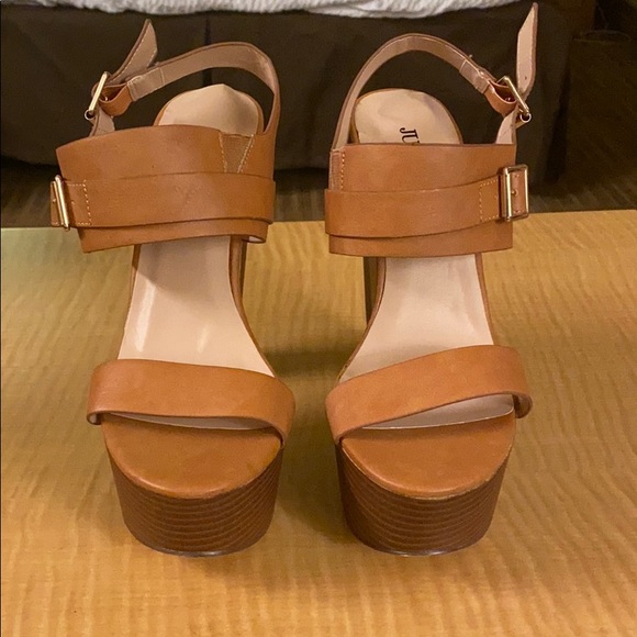 Heels - Picture 2 of 3